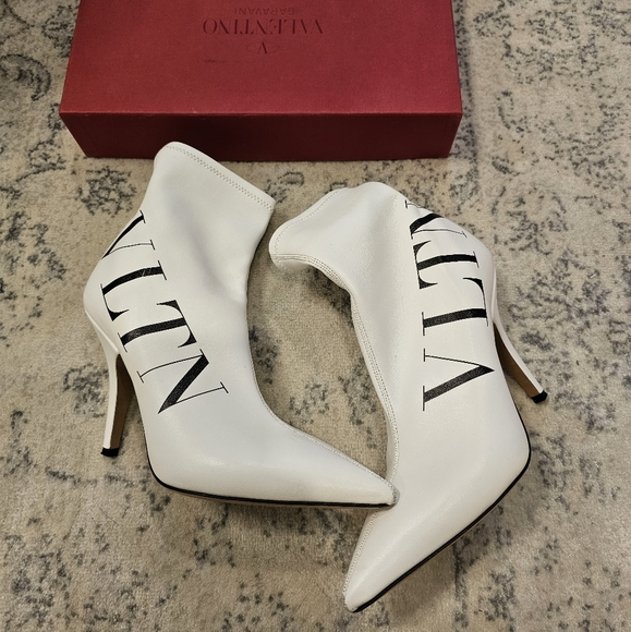 Valentino Garavani VLTN logo leather booties in size 39 - Picture 2 of 8